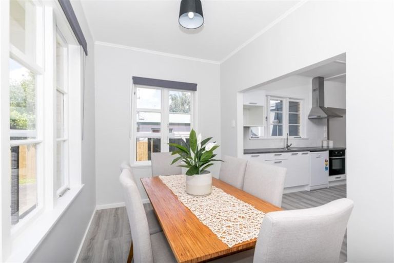 Photo of property in 2 Old Farm Road, Hamilton East, Hamilton, 3216