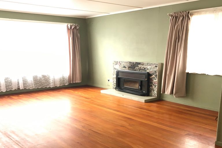 Photo of property in 4 Grande Vue Road, Papatoetoe, Auckland, 2025