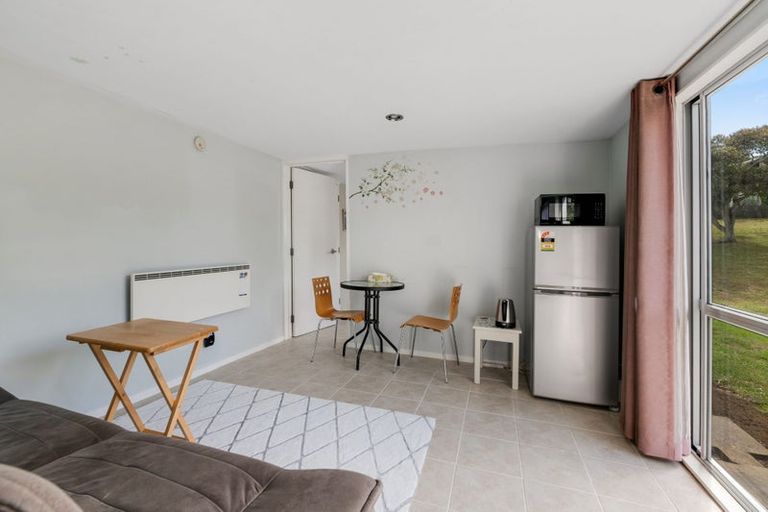 Photo of property in 415 Glenfield Road, Glenfield, Auckland, 0629