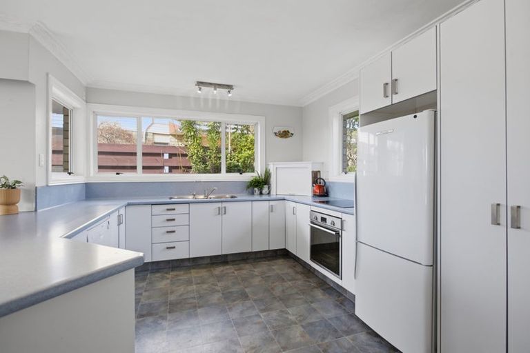 Photo of property in 34 Truby King Street, Merrilands, New Plymouth, 4312