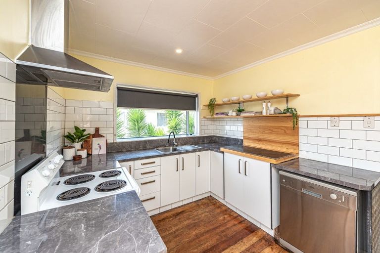 Photo of property in 64 Purnell Street, College Estate, Whanganui, 4500