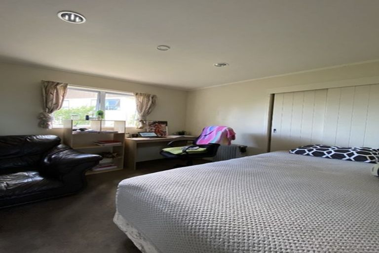 Photo of property in 33a Cedar Heights Avenue, Massey, Auckland, 0614