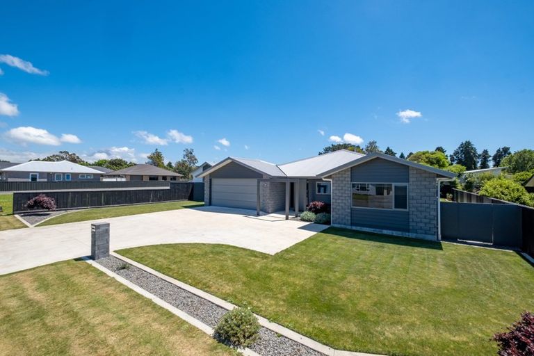 Photo of property in 12 Montague Grove, Stratford, 4332