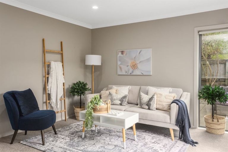 Photo of property in 5 Fiordland Place, Aotea, Porirua, 5024