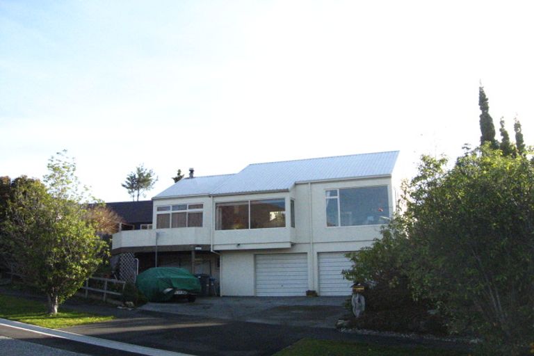 Photo of property in 43 Cedar Drive, Kelvin Heights, Queenstown, 9300