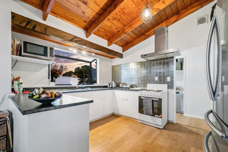 Photo of property in 13 Moxham Grove, Massey, Auckland, 0614