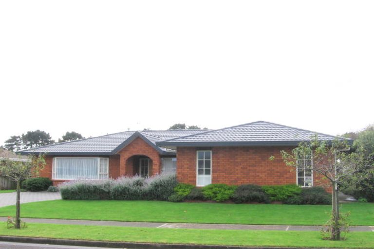 Photo of property in 11 Cranbrook Grove, Waikanae, 5036