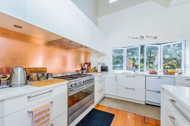 Photo of property in 16 Lagoon Way, West Harbour, Auckland, 0618