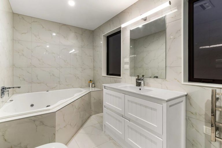 Photo of property in 76 Drumbuoy Drive, Flat Bush, Auckland, 2019