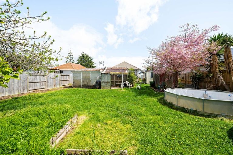 Photo of property in 43 Ross Crescent, Fairfield, Hamilton, 3214