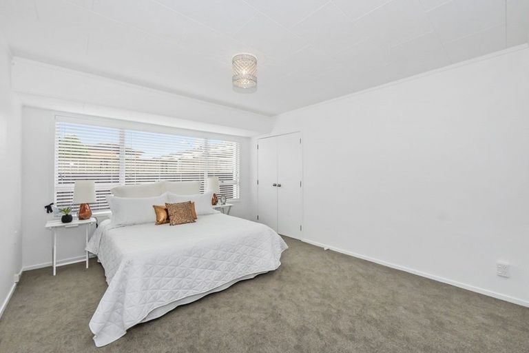 Photo of property in 1/83 Centreway Road, Orewa, 0931