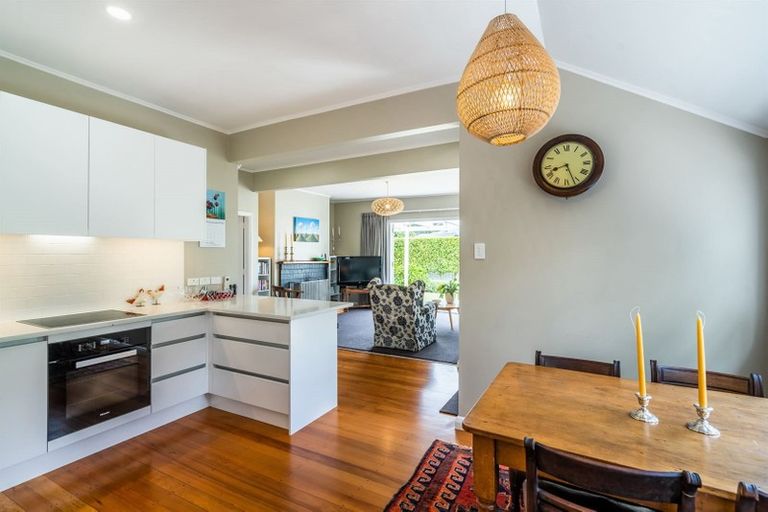 Photo of property in 1/193 Queen Street, Northcote Point, Auckland, 0627