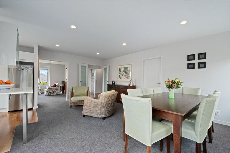 Photo of property in 2 Oakpark Place, West Harbour, Auckland, 0618