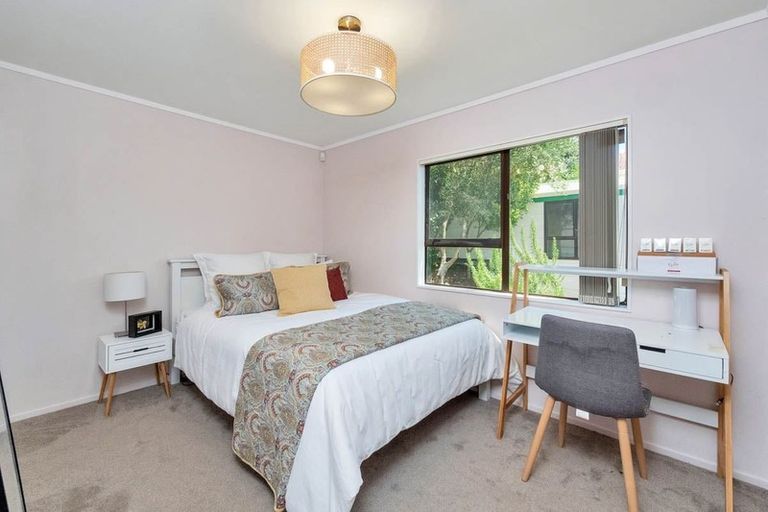 Photo of property in 2/3 Aorangi Place, Birkenhead, Auckland, 0626