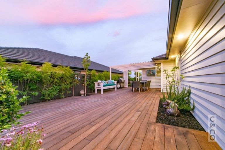 Photo of property in 23 Dida Park Drive, Kumeu, 0810