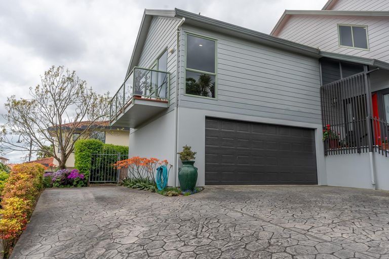 Photo of property in 8 Tironui Terrace, Western Heights, Hamilton, 3200