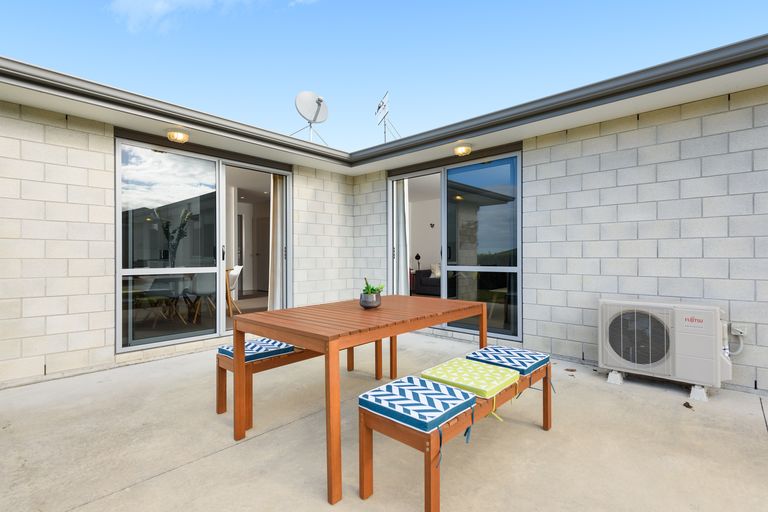 Photo of property in 23 Fairfax Crescent, Pyes Pa, Tauranga, 3112