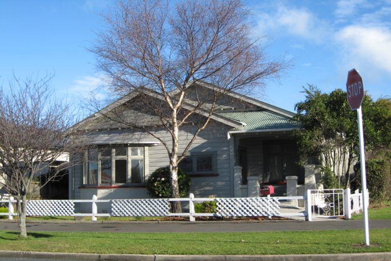 Photo of property in 2 West Avenue, Saint Clair, Dunedin, 9012