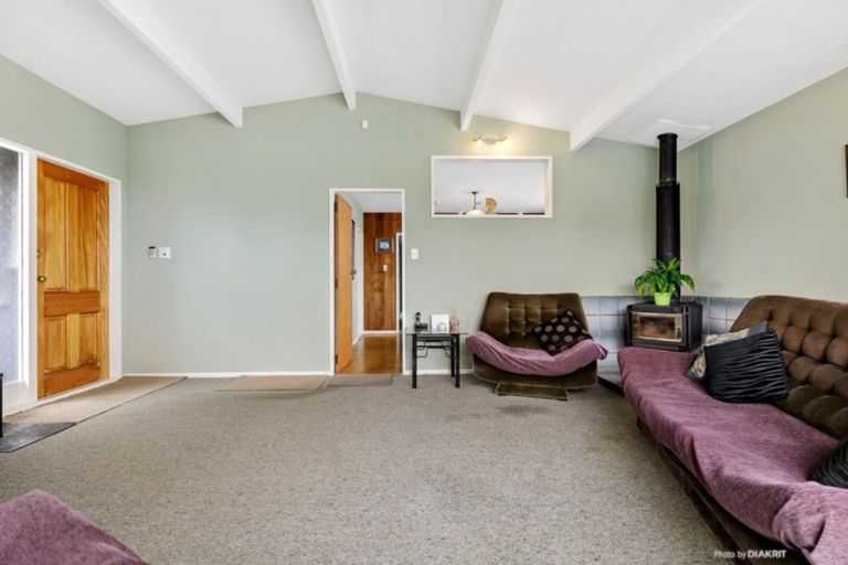 Photo of property in 9 Turville Crescent, Newlands, Wellington, 6037