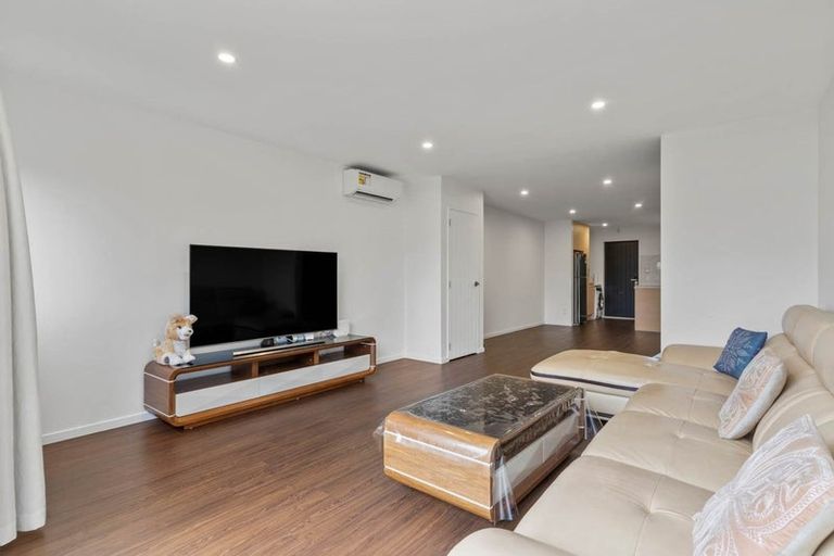 Photo of property in 2/55 Great South Road, Papakura, 2110