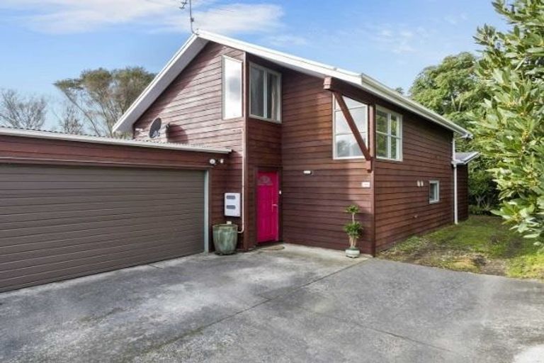 Photo of property in 2/206 Albany Highway, Schnapper Rock, Auckland, 0632