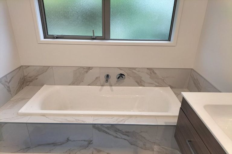 Photo of property in 137/2b Seaview Road, Westown, New Plymouth, 4310