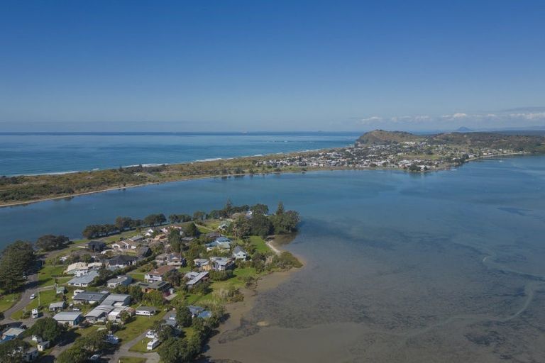 Photo of property in 35 Waione Avenue, Athenree, Waihi Beach, 3177