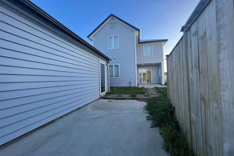 Photo of property in 2 Warbler Crescent, Papakura, 2110