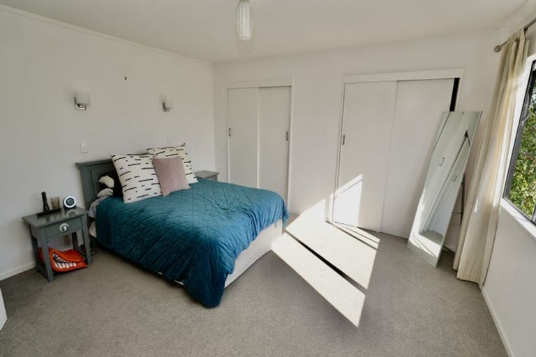 Photo of property in 7 Hillgrove Place, Fitzherbert, Palmerston North, 4410