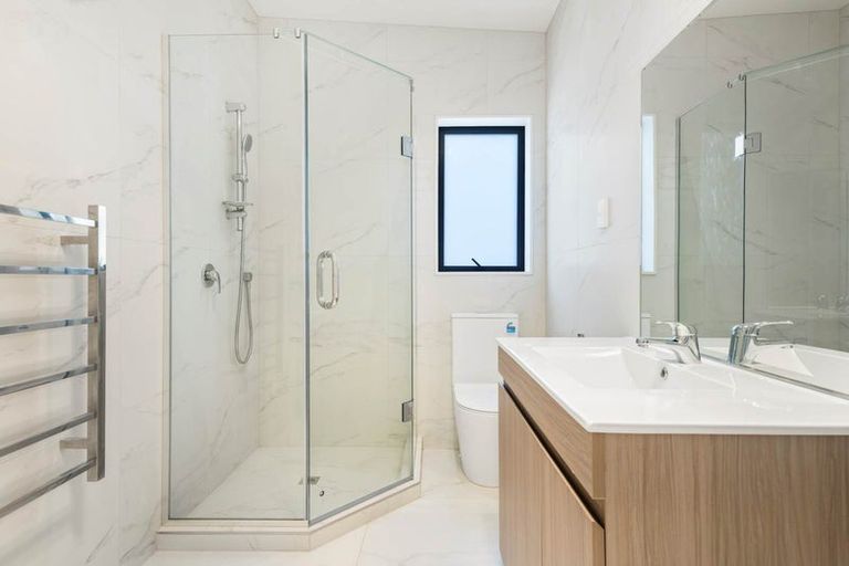 Photo of property in 52a Convair Crescent, Mangere, Auckland, 2022