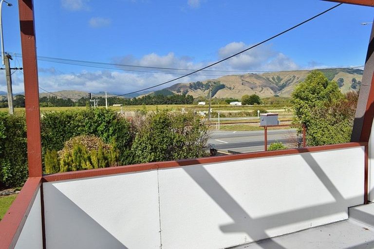 Photo of property in 909 State Highway 1, Te Horo, Otaki, 5581