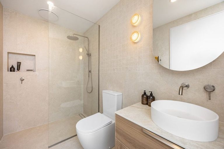 Photo of property in 2a Hauraki Road, Hauraki, Auckland, 0622