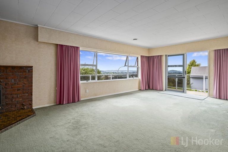 Photo of property in 2 Haratua Place, Springfield, Rotorua, 3015
