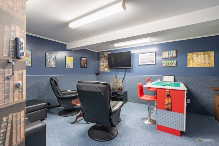 Photo of property in 37 Woolwich Close, Whitby, Porirua, 5024