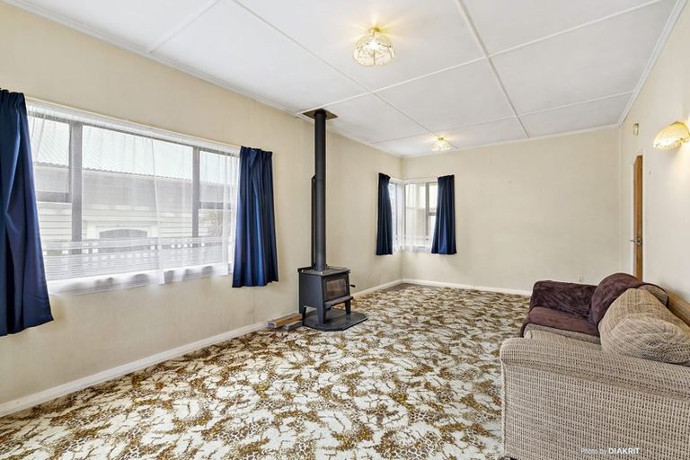 Photo of property in 21 Helston Road, Johnsonville, Wellington, 6037