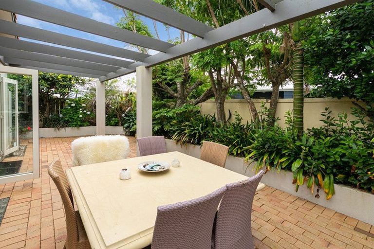 Photo of property in 2/2 Evan Street, Belmont, Auckland, 0622