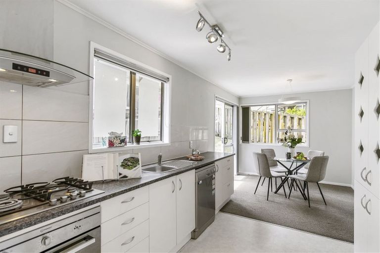 Photo of property in 1/21 Laurina Road, Sunnynook, Auckland, 0620