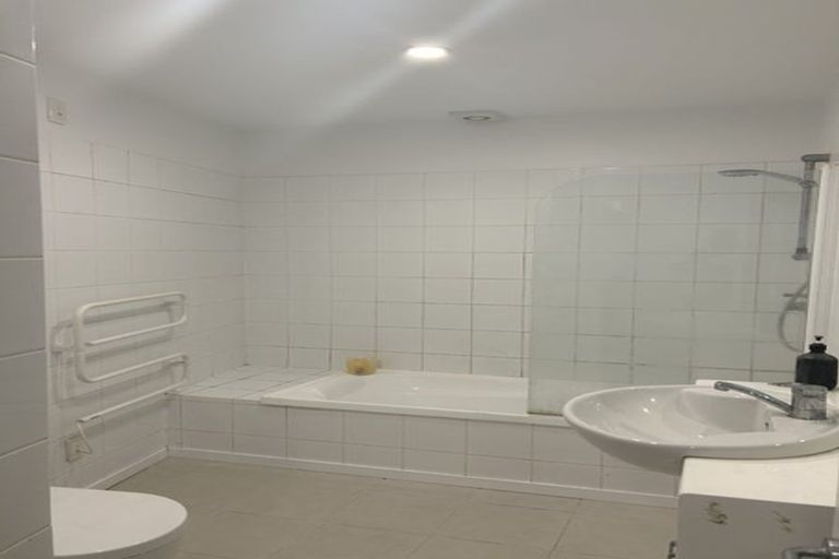 Photo of property in 29 Lawson Place, Mount Victoria, Wellington, 6011