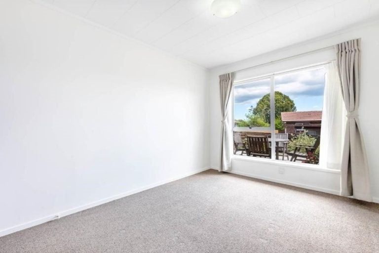 Photo of property in 1/42 Blacklock Avenue, Henderson, Auckland, 0612