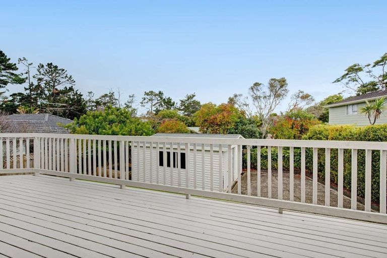 Photo of property in 18 Regency Place, Sunnynook, Auckland, 0632