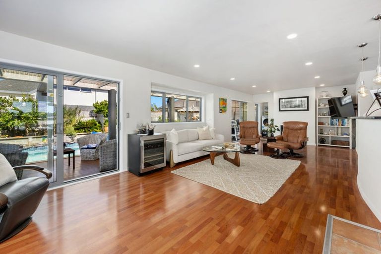 Photo of property in 1/66 Browns Bay Road, Rothesay Bay, Auckland, 0630