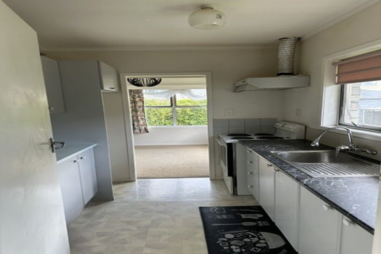 Photo of property in 2/35 Knightsbridge Drive, Forrest Hill, Auckland, 0620