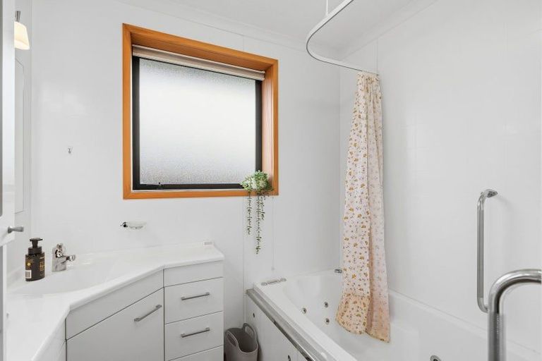 Photo of property in 37 Renfrew Street, Waikiwi, Invercargill, 9810