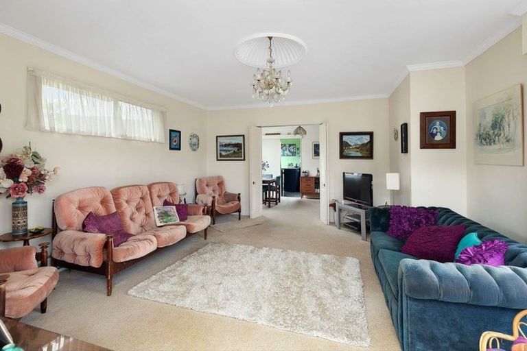 Photo of property in 1 Zande Terrace, Tawa, Wellington, 5028