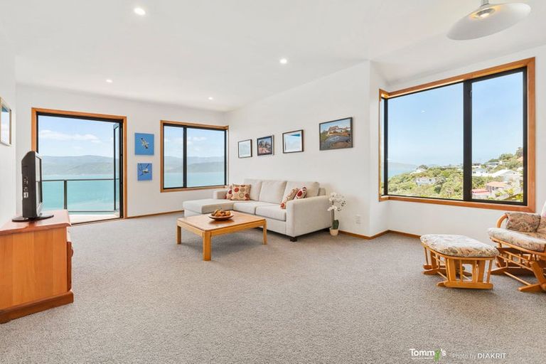 Photo of property in 20 Napier Street, Karaka Bays, Wellington, 6022