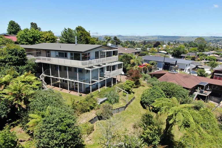 Photo of property in 10 Naera Place, Kawaha Point, Rotorua, 3010