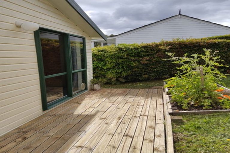 Photo of property in 9 Cottam Grove, Northcross, Auckland, 0632