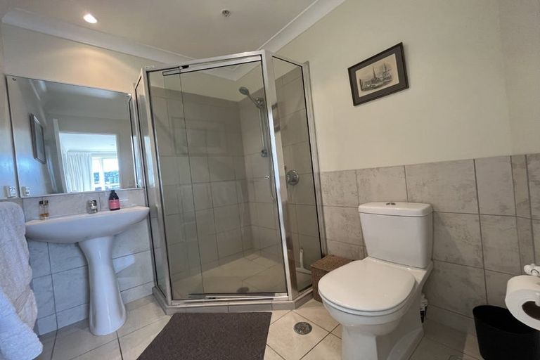 Photo of property in 8a/5 Kent Terrace, Mount Victoria, Wellington, 6011