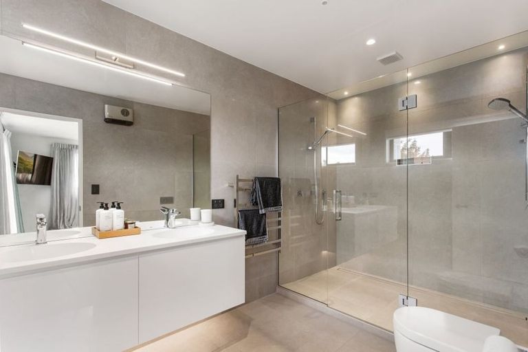 Photo of property in 14 Queens Avenue, Merivale, Christchurch, 8014