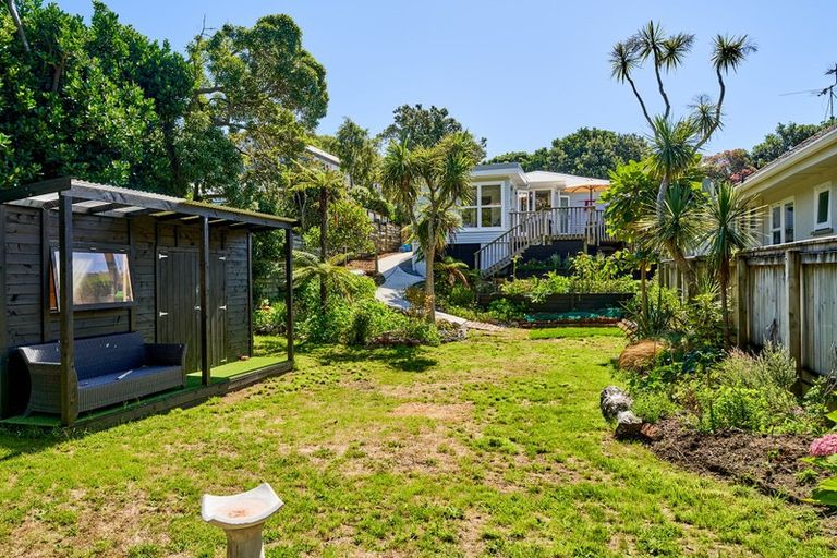 Photo of property in 53 Pukatea Street, Eastbourne, Lower Hutt, 5013